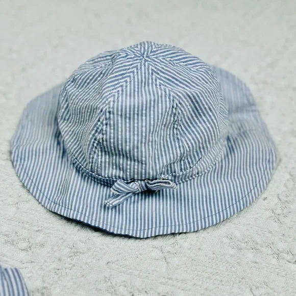 Carter's bubble romper with hats - Picture 2 of 8